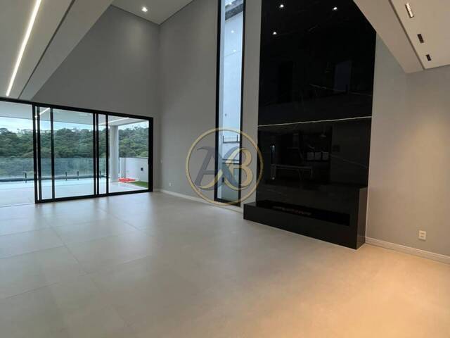 Casa para Venda em Santana de Parnaíba - 5